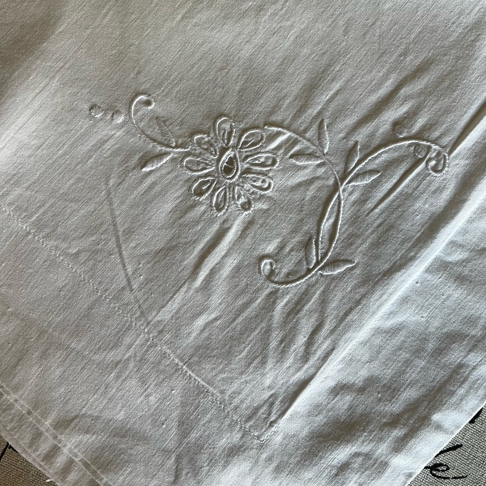 Vintage SET/4 Embroidered Cotton Pillow Covers, White - Picture 4 of 7